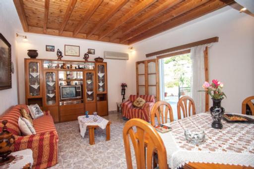 ポロス Fernanda'S Traditional 2 Floor Houseヴィラ エクステリア 写真
